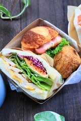 彩り鮮やかな美味しそうなサンドイッチ