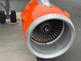 Réacteur avion orange