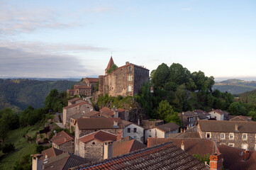 Le village pittoresque de Saint-Privat-d'Allier dans le département de la Haute-Loire en Auvergne...