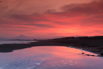 Fototapeta premium 水面に反射する夕焼け