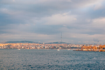 Obraz premium Landscape of Istanbul, Turkey seen from Bosphorus during a cloudy day