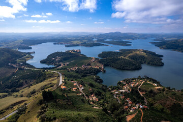 Fototapeta na wymiar Fotografia aérea da represa de Caconde SP. Cidade do interior de São Paulo, Brasil. 2022.