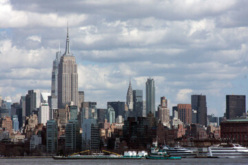 Obraz premium manhattan, skyline, architecture, steel, sky, clouds, nature, blue, city, urban, buildings, finance, skyscraper, hudson river, 