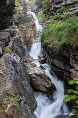 wasserfall in schlucht