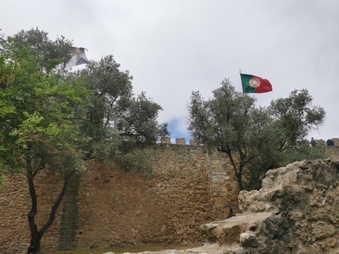 Lisbona - Portogallo - Scorci paesaggistici e monumenti - mozzafiato - azulejos - paone