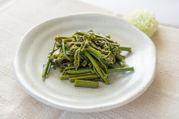 わらびのソテー