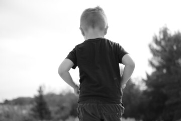 Fototapeta premium ENFANCE : garçon qui joue