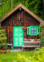 Fototapeta na wymiar old wooden hut in bavaria