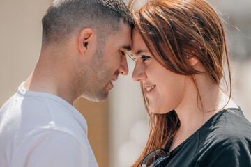 Naklejka premium romantic couple with their heads together