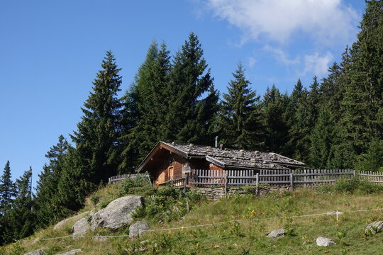 Almh&uuml;tte bei Giggelberg in Suedtirol