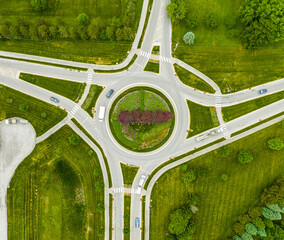 An aerial view of a roundabout - obrazy, fototapety, plakaty