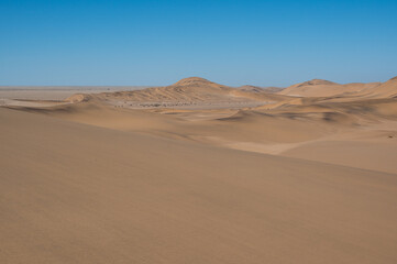 Fototapeta na wymiar Sand structures in the Namibian desert