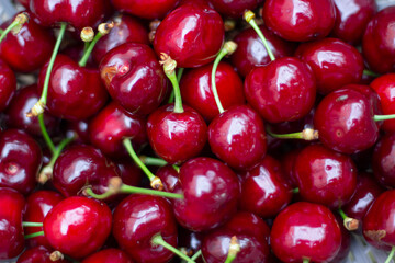 Cerises rondes et brimmantes