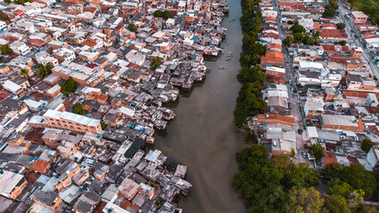 Recife Pernambuco Nordeste RioMar Prédios Casas Pina Cabanga Afogados Rios Enchente Favela Mansões Desigualdade Ponte Transporte Carros  - obrazy, fototapety, plakaty