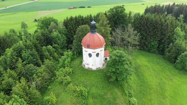 Drohnenvideo von Ottobeuren an der Buschelkapelle