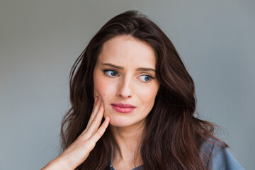 Fototapeta premium Teeth Problem. Woman Feeling Tooth Pain. Closeup Of Beautiful Sad Girl Suffering From Strong Tooth Pain. Attractive Female Feeling Painful Toothache. Dental Health And Care Concept. High Resolution