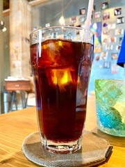 隠れ家カフェでアイスコーヒー