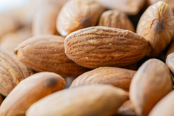 山盛りのアーモンド　食品サンプル