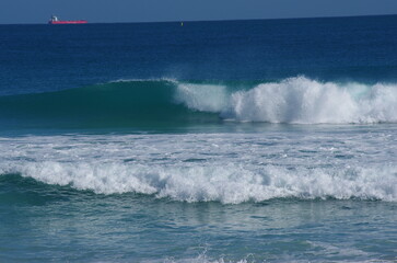 Fototapeta premium Surfing small waves in the metro area