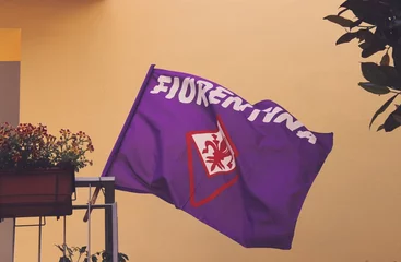 Fotobehang May 7th 2022 , Florence, Italy . Shot of a Fiorentina flag hanging from a balcony in Florence , Italy © RafMaster