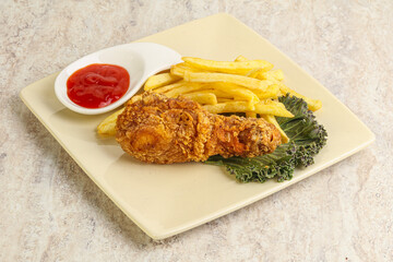 Crispy chicken leg with fry potato