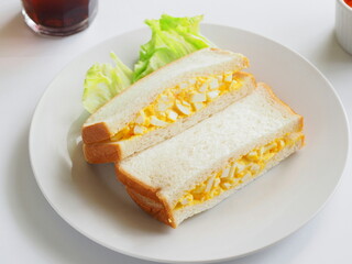 ２切れのたまごサンドイッチ