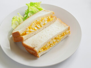 ２切れのたまごサンドイッチ