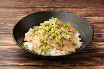 豚バラネギ塩丼