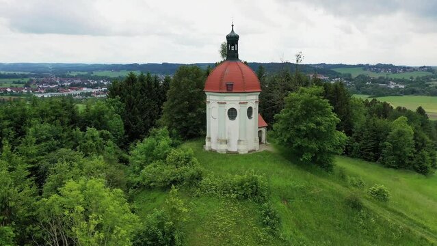 Drohnenvideo von Ottobeuren an der Buschelkapelle