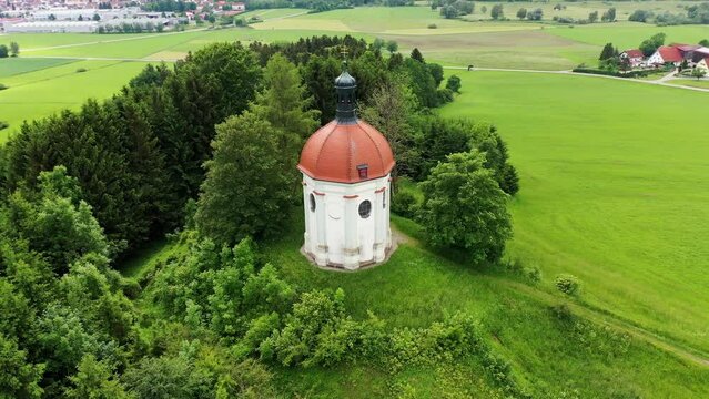 Drohnenvideo von Ottobeuren an der Buschelkapelle