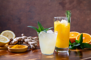 spremuta di limone e arancia con ghiaccio