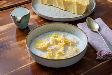 polenta di mais con latte