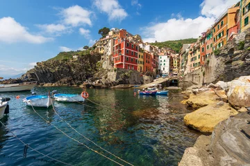 Fototapete Rund The famous Riomaggiore village with small boats moored in the port, Cinque Terre National Park in Liguria, La Spezia, Italy, Europe. UNESCO world heritage site. © Alberto Masnovo