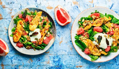 Salad with chicken and grapefruit
