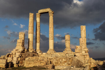 Fototapeta na wymiar Amman, Jordan - Amman citadel (Temple of Hercules - historical Roman building)
