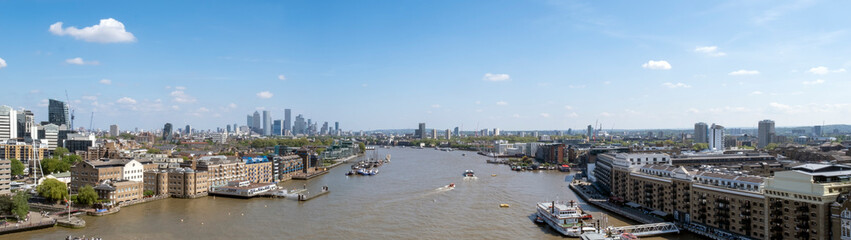 Obraz premium Large panoramic view of Thames river and London city