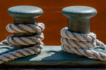 taquet et cordage sur un voilier ancien
