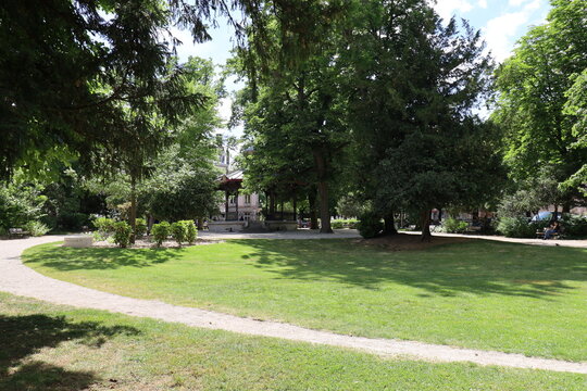 Le parc de la vall&eacute;e suisse, ville de Troyes, d&eacute;partement de l'Aube, france