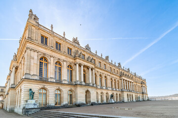 Obraz premium View of Palace of Versailles in a sunny day