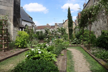 Fototapeta na wymiar Le jardin des innocents, ville de Troyes, département de l'Aube, france