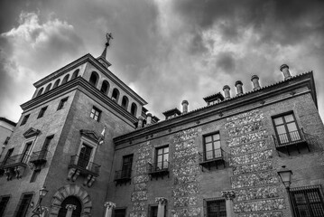 The House of the Seven Chimneys contains an old legend known in the city of Madrid since the 16th...