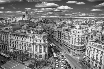 Fototapeta na wymiar he Metropolis Building is a building in the Spanish city of Madrid, eclectic style of French inspiration, located on the corner of Calle de Alcalá and Calle Gran Vía