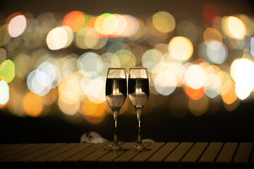 夜景とワイングラス