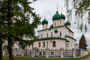 Fototapeta na wymiar Orthodox Church of Elijah the Prophet in Yaroslavl, Russia