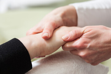 Handmassage in einem Beauty Salon in Düsseldorf