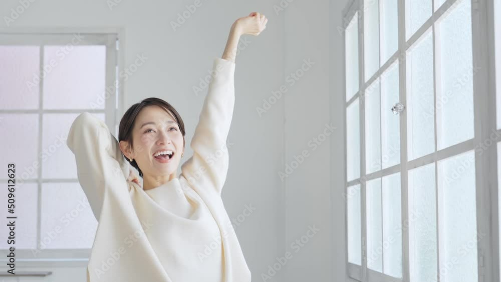 Aufkleber リラックスする女性　ボディケア　健康