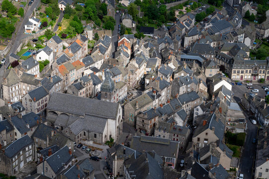 Vieille ville de Murat en Auvergne dans le d&eacute;partement du Cantal au printemps
