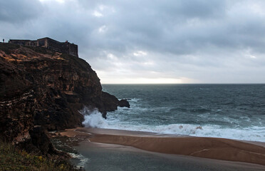 Fototapeta na wymiar Image of the Atlantic coast of Nazaré, in Portugal, a cloudy day