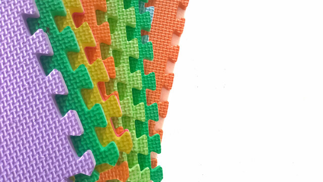 children's puzzle toys to introduce colors and numbers