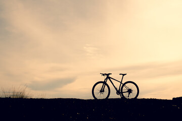 Silhouettes of mountain bikes and cyclists in the evening happily. Travel and fitness concept